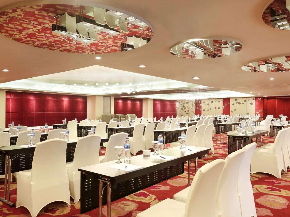 Novotel Jakarta Gajah Mada Esterno foto