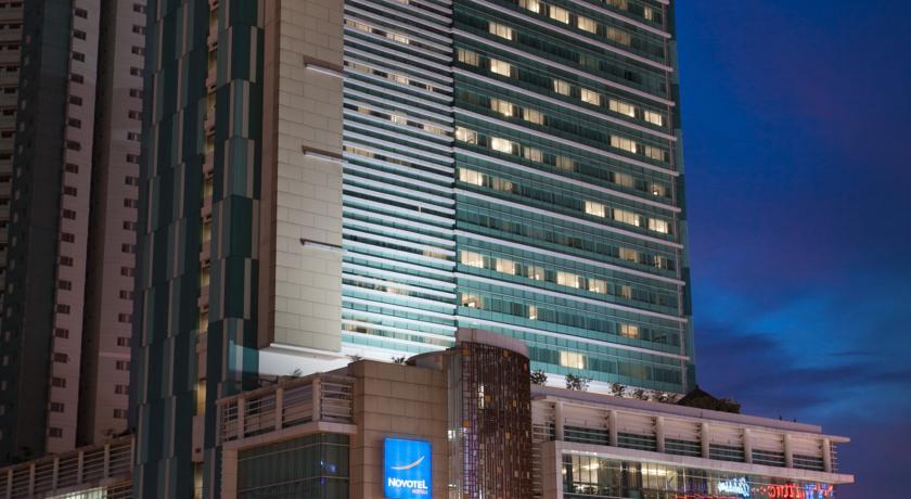 Novotel Jakarta Gajah Mada Esterno foto
