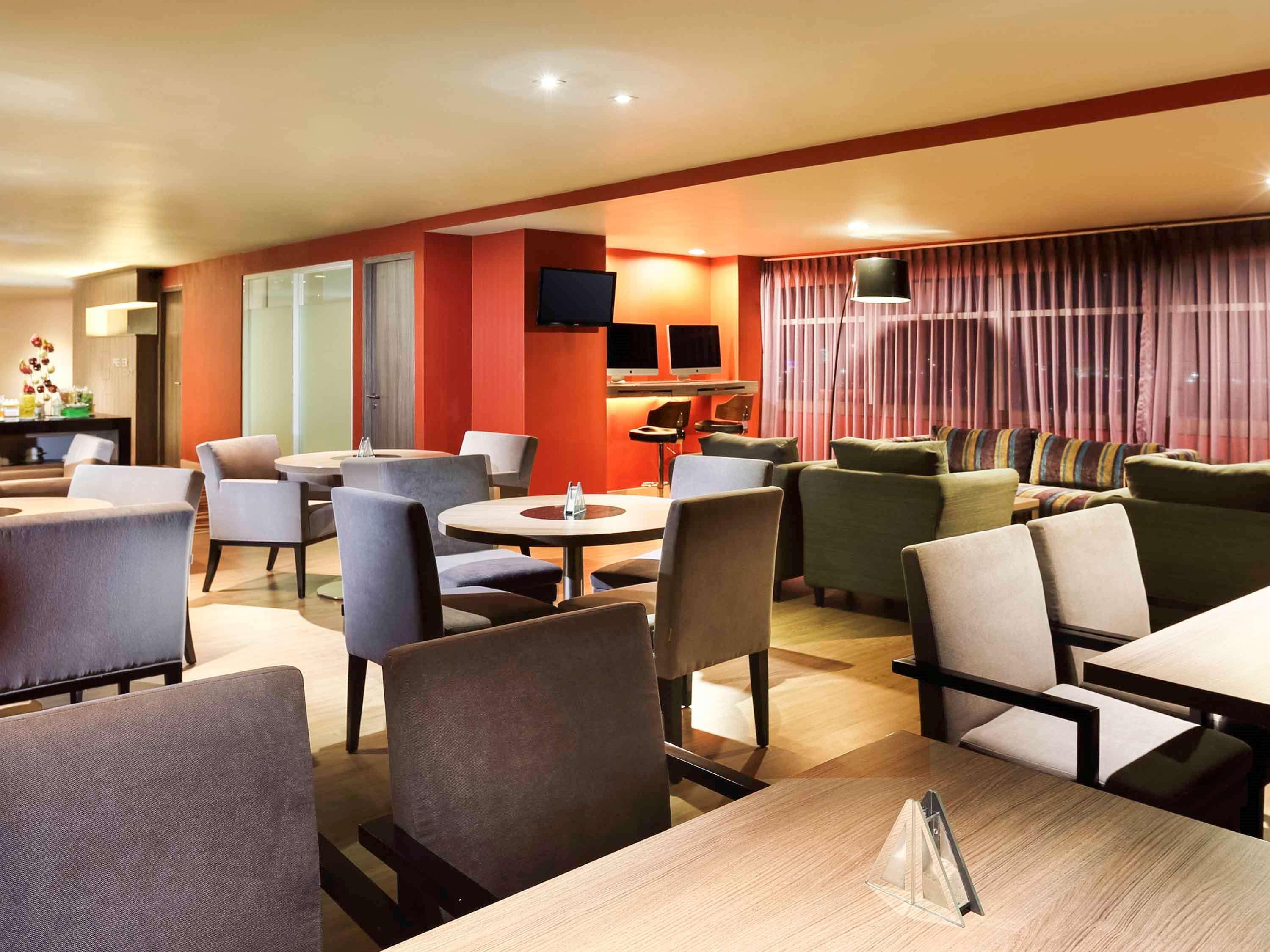 Novotel Jakarta Gajah Mada Esterno foto