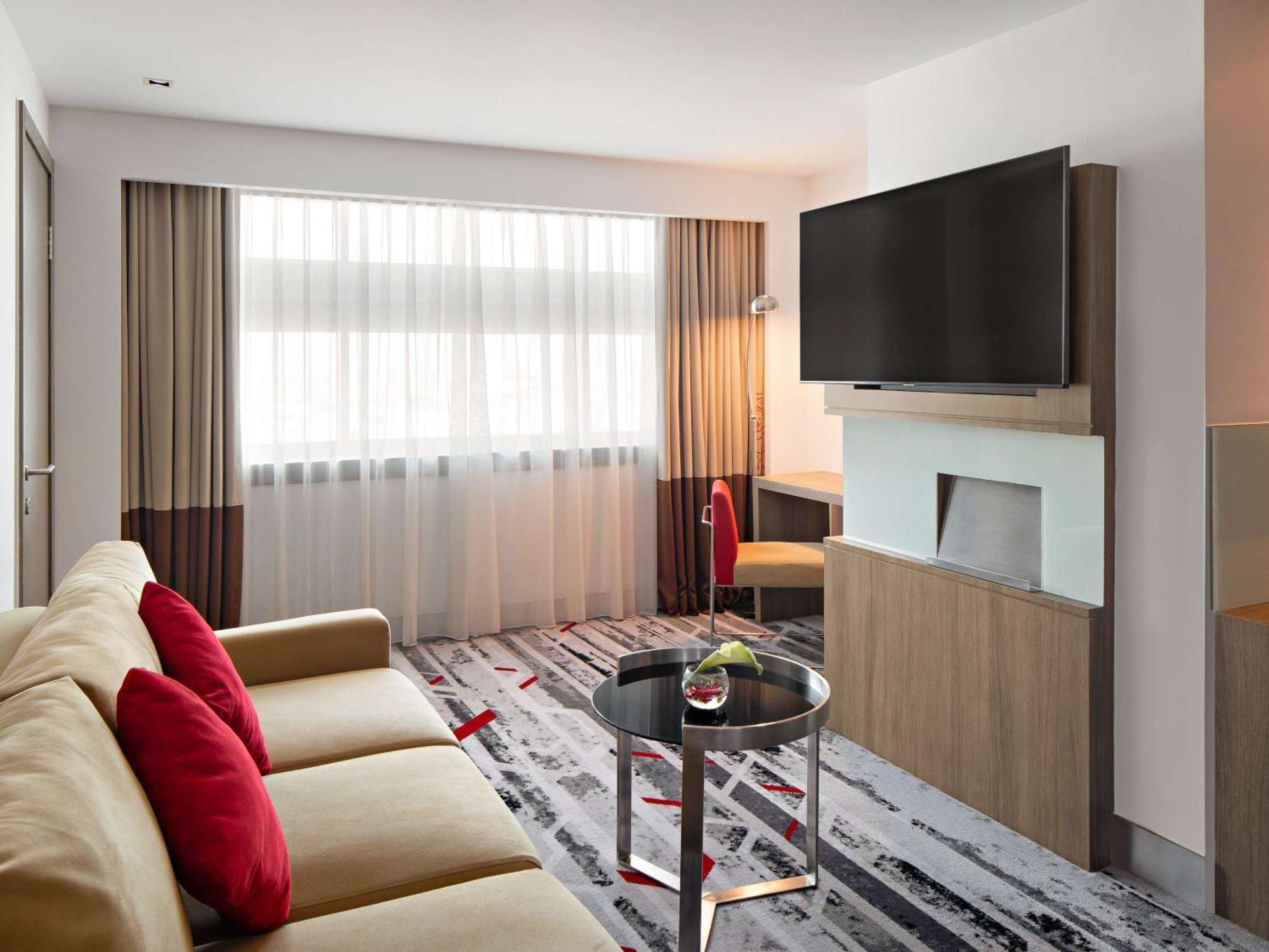 Novotel Jakarta Gajah Mada Esterno foto