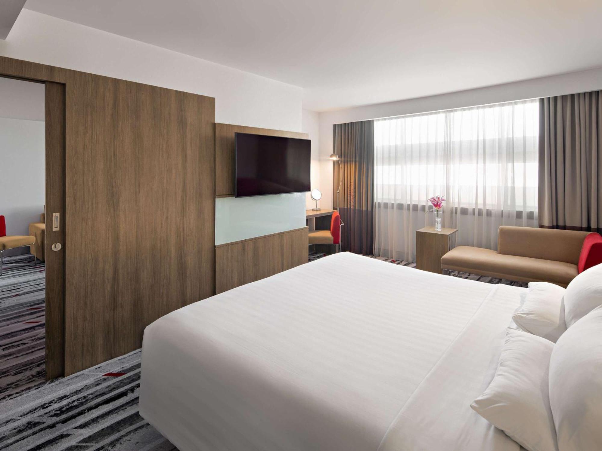 Novotel Jakarta Gajah Mada Esterno foto