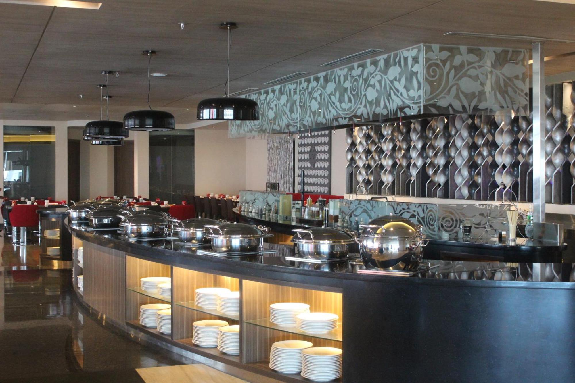 Novotel Jakarta Gajah Mada Esterno foto