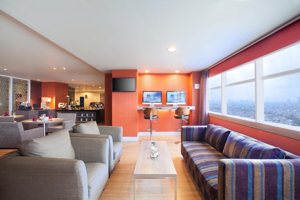 Novotel Jakarta Gajah Mada Esterno foto