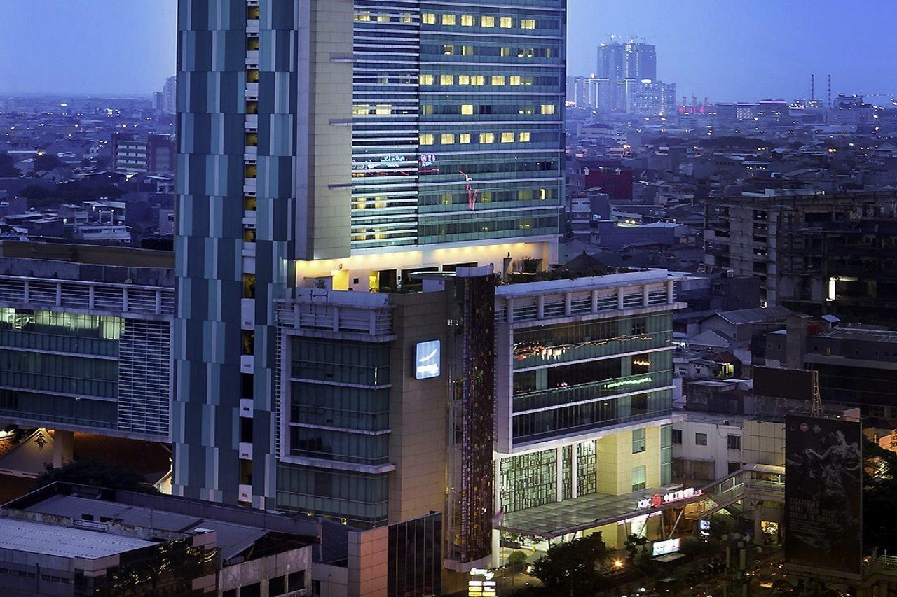 Novotel Jakarta Gajah Mada Esterno foto