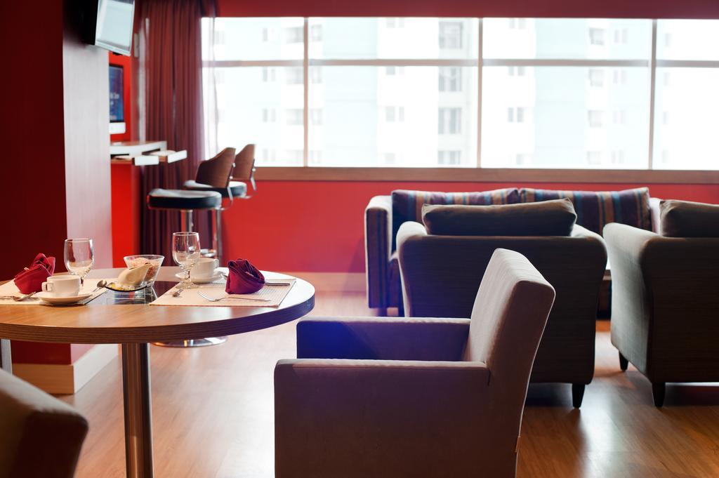 Novotel Jakarta Gajah Mada Esterno foto