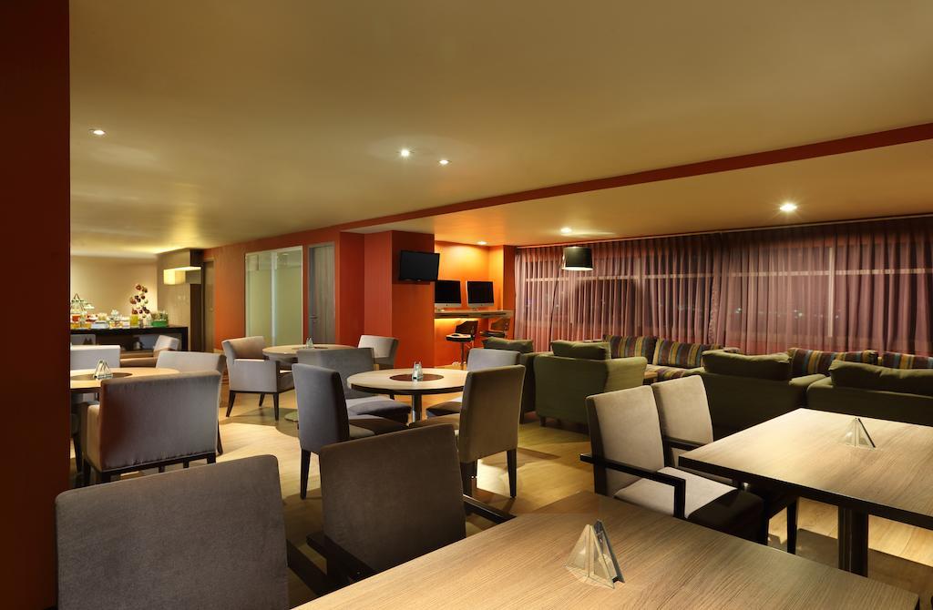 Novotel Jakarta Gajah Mada Esterno foto