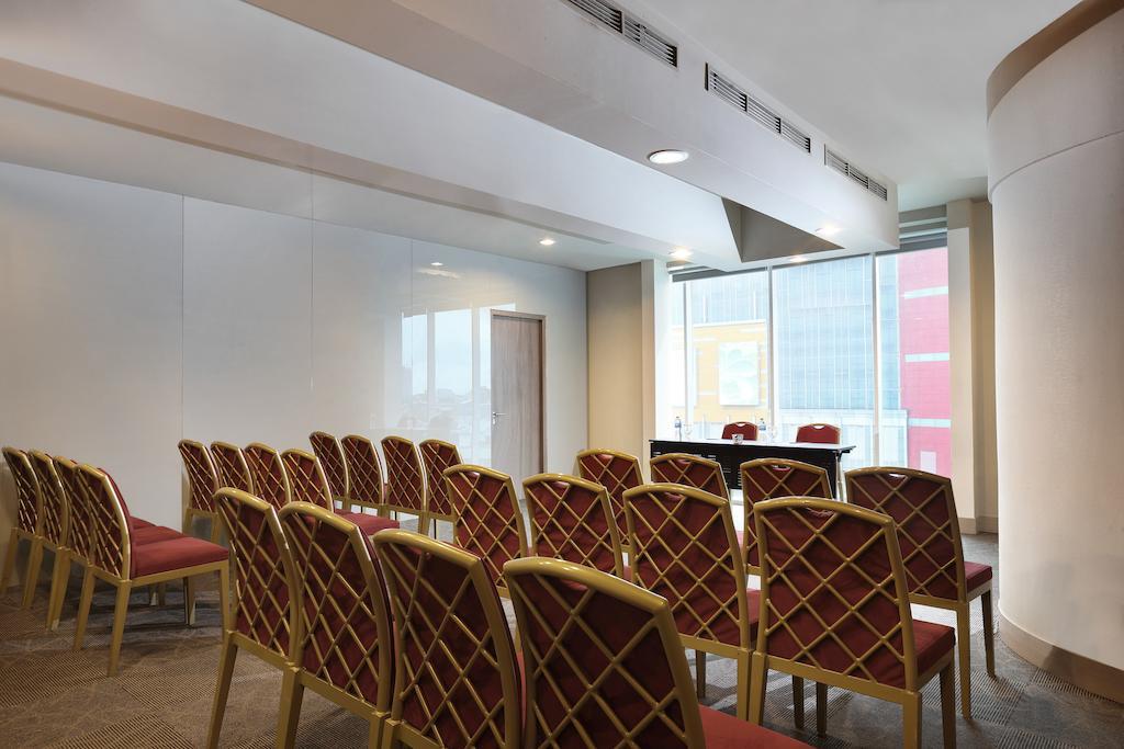 Novotel Jakarta Gajah Mada Esterno foto