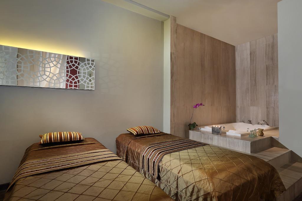 Novotel Jakarta Gajah Mada Esterno foto