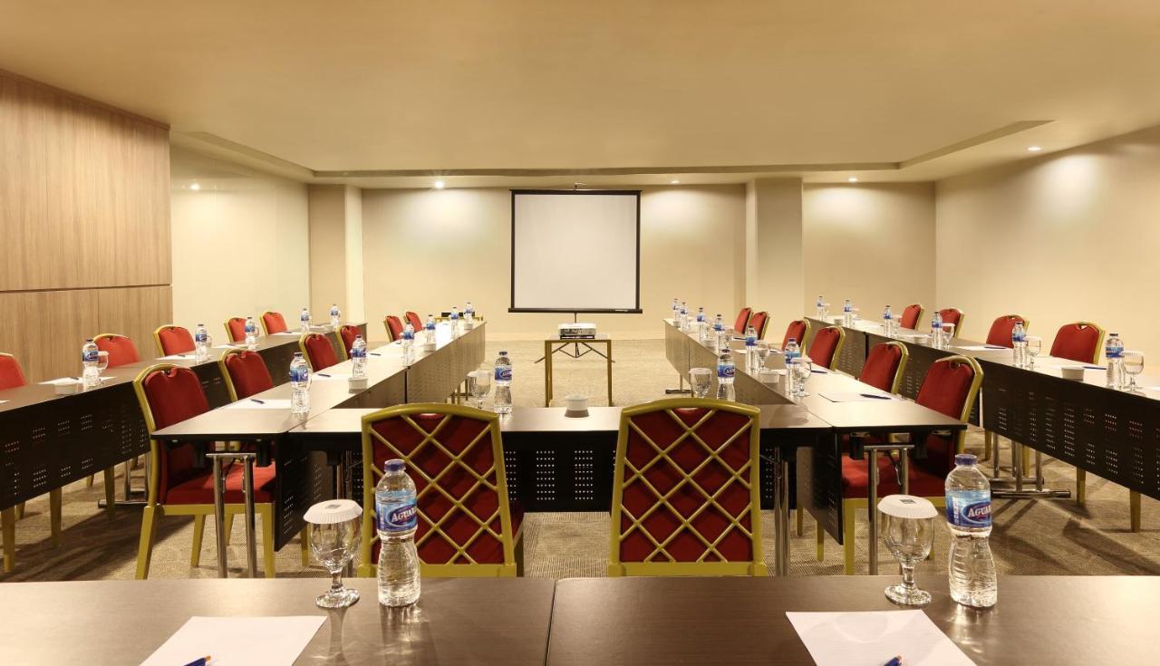 Novotel Jakarta Gajah Mada Esterno foto