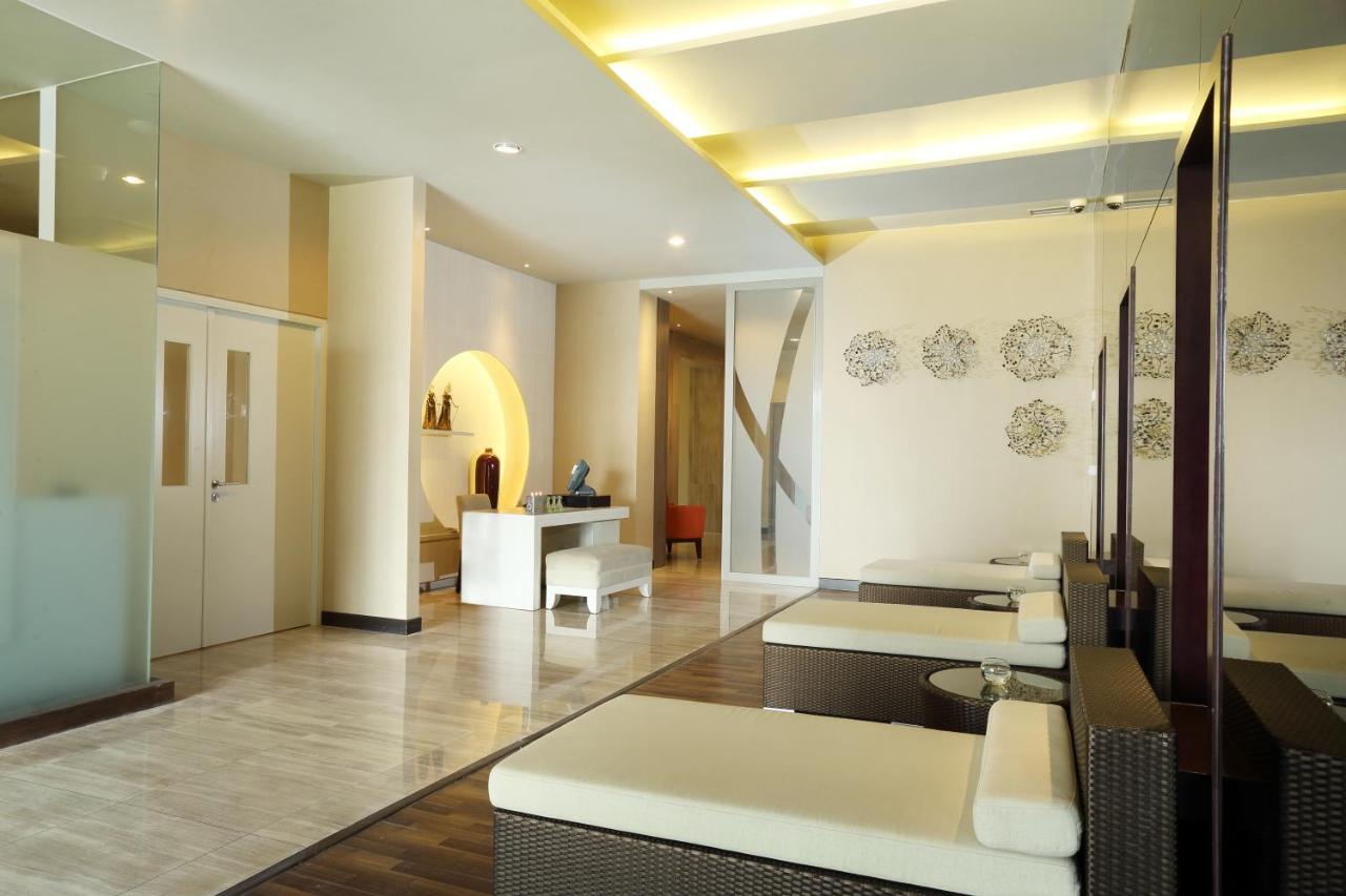 Novotel Jakarta Gajah Mada Esterno foto
