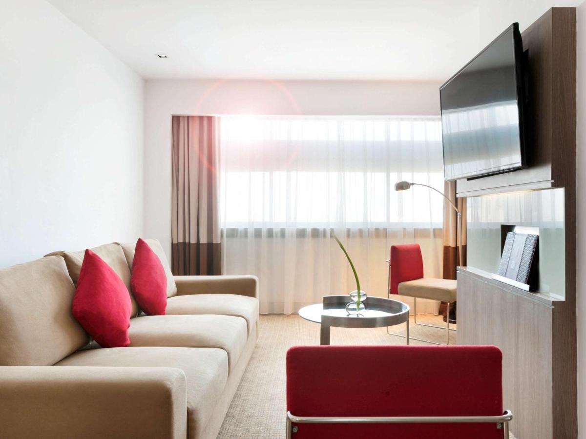 Novotel Jakarta Gajah Mada Esterno foto